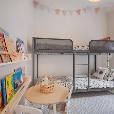 The Loft- Duplex Apartment, Family Friendly!
